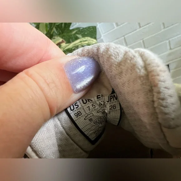 HOKA - Clifton 9 Vanilla / Astral Running Shoes - Picture 13 of 13